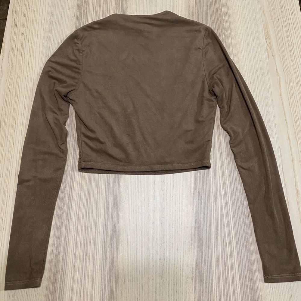 SOLD❤️‼️WINDSOR CROPPED LONG SLEEVE 🤎 - Picture 2 of 4